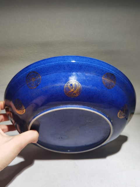 古玩陶瓷灑藍釉描金皮球花折沿盤拍賣,當(dāng)前價格6300元