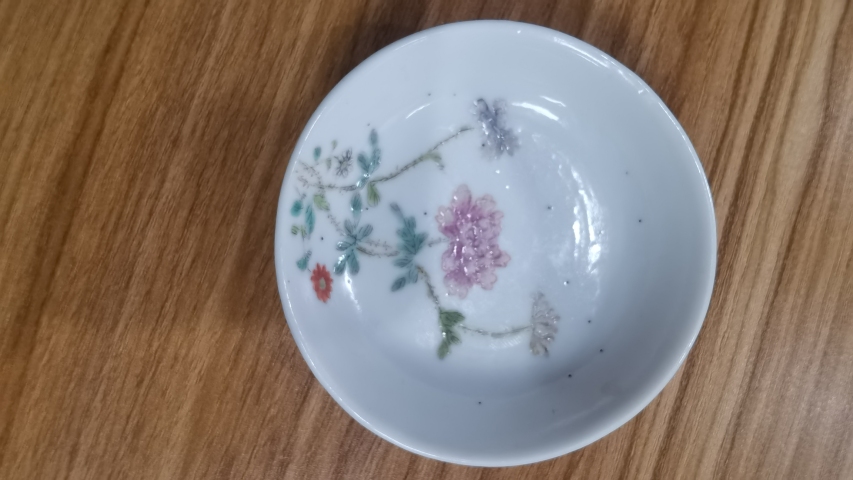 古玩陶瓷粉彩花卉紋小筆舔拍賣(mài)，當(dāng)前價(jià)格1500元