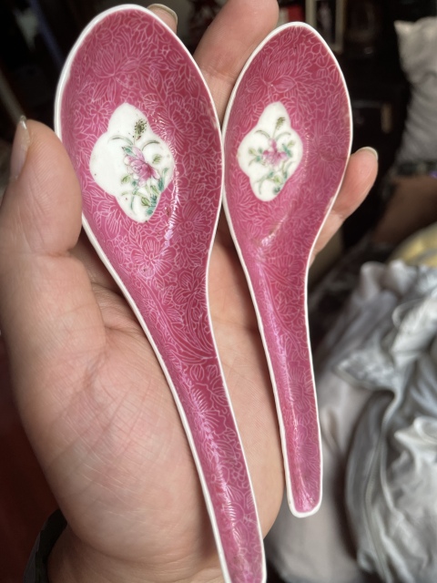 古玩陶瓷晚清胭脂紅軋道粉彩瓷一組拍賣，當前價格16000元