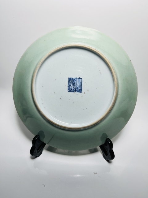 古玩陶瓷(官窯制式)大清乾隆年制款豆青釉盤拍賣,當前價格1588元