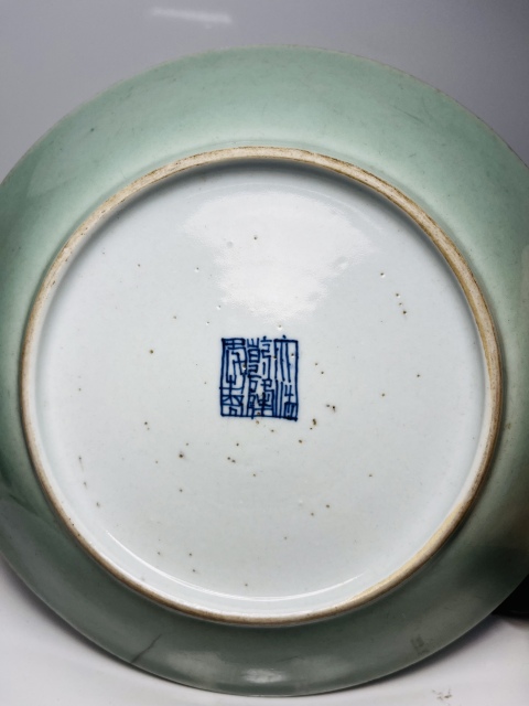 古玩陶瓷(官窯制式)大清乾隆年制款豆青釉盤拍賣,當前價格1588元