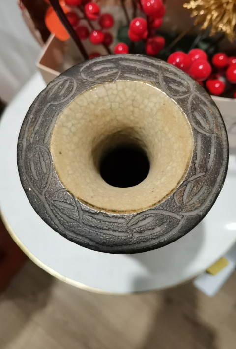 古玩陶瓷晚清哥釉地鐵銹釉螭龍堆塑五彩刀馬人瓶拍賣，當前價格1880元