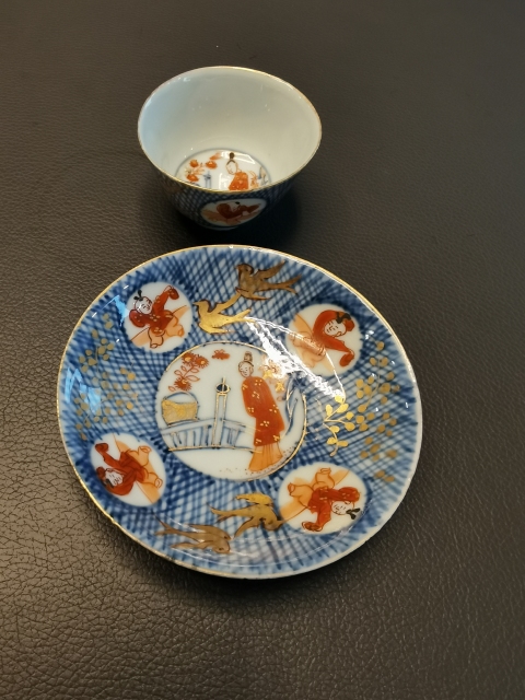 古玩陶瓷康熙青花礬紅仕女嬰戲圖杯碟拍賣,當前價格2999元