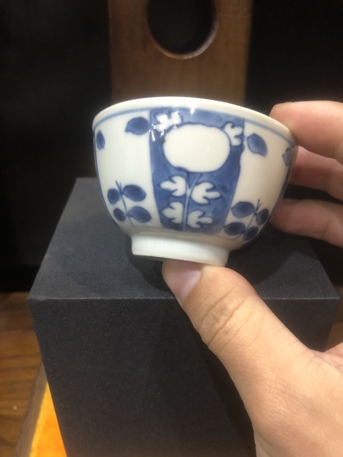 古玩陶瓷清-康熙-青花留白花卉紋(精品主人杯)拍賣,當前價格850元