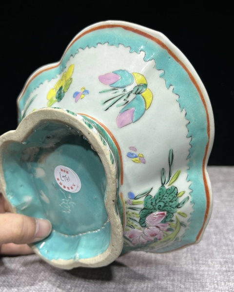 古玩陶瓷粉彩花蝶紋海棠口供碗拍賣,當前價格2800元
