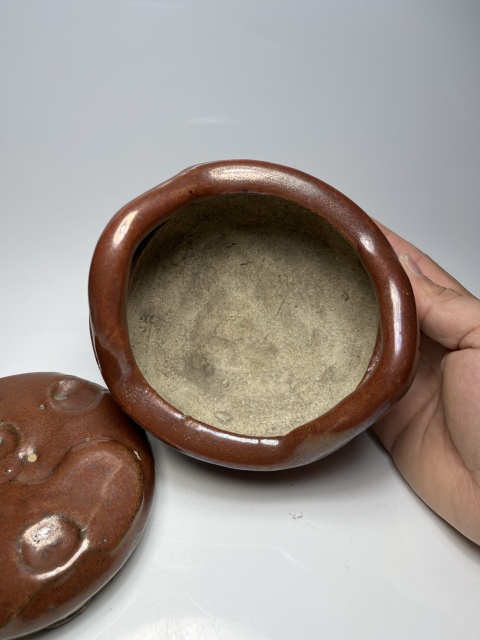 古玩陶瓷紫金釉橋耳帶座三足香爐拍賣,當前價格0元