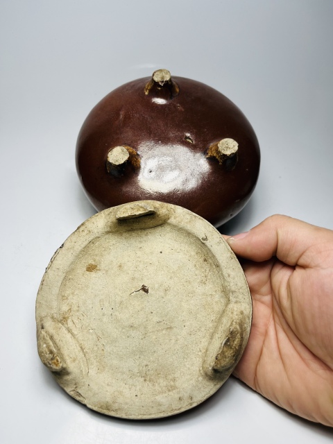 古玩陶瓷紫金釉橋耳帶座三足香爐拍賣,當前價格0元