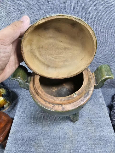 古玩陶瓷漢代綠釉模印鼎拍賣，當前價格12000元