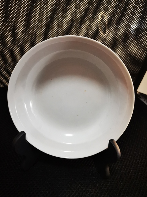 古玩陶瓷胭脂暗刻龍紋盤拍賣，當前價格1300元