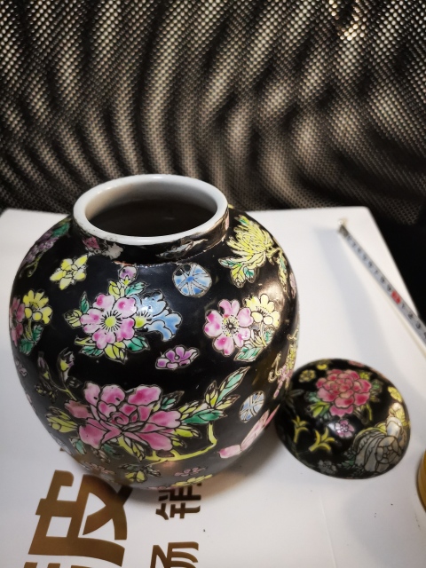 古玩陶瓷墨地粉彩百花不落地紋蓋罐拍賣，當(dāng)前價格298元