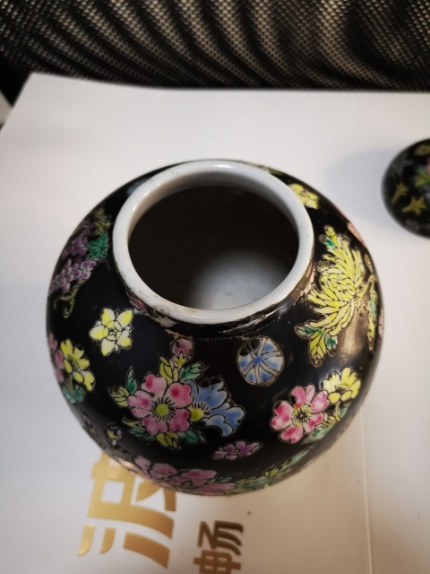 古玩陶瓷墨地粉彩百花不落地紋蓋罐拍賣，當(dāng)前價格298元