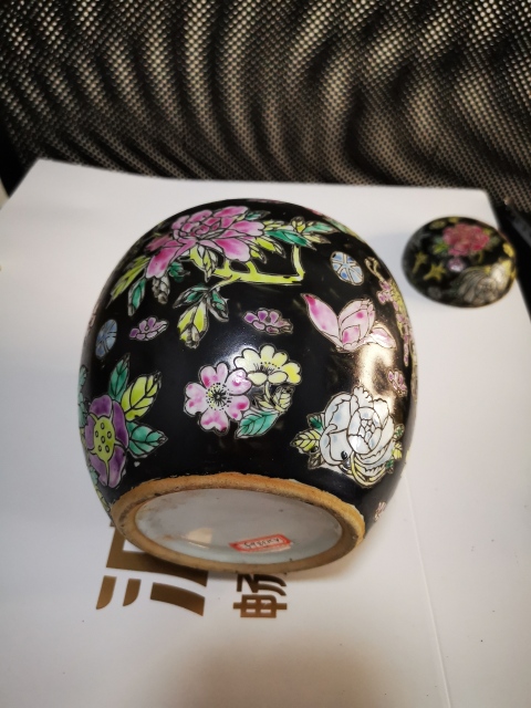 古玩陶瓷墨地粉彩百花不落地紋蓋罐拍賣，當(dāng)前價格298元