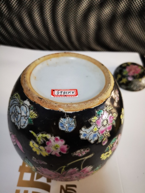 古玩陶瓷墨地粉彩百花不落地紋蓋罐拍賣，當(dāng)前價格298元