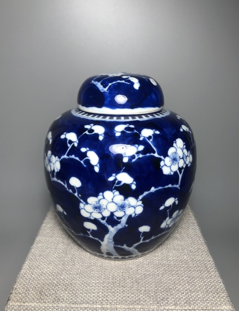 古玩陶瓷晚清，青花留白冰梅紋罐拍賣，當(dāng)前價(jià)格3200元