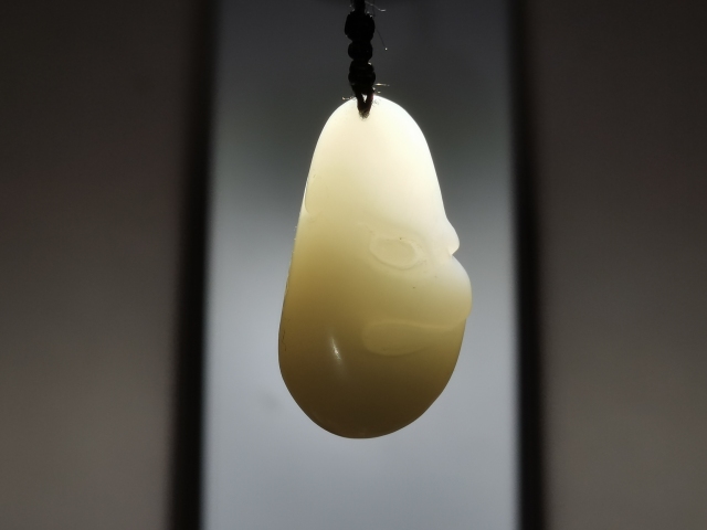 古玩玉器新疆和田玉“瑞獸”吊墜拍賣,當前價格780元