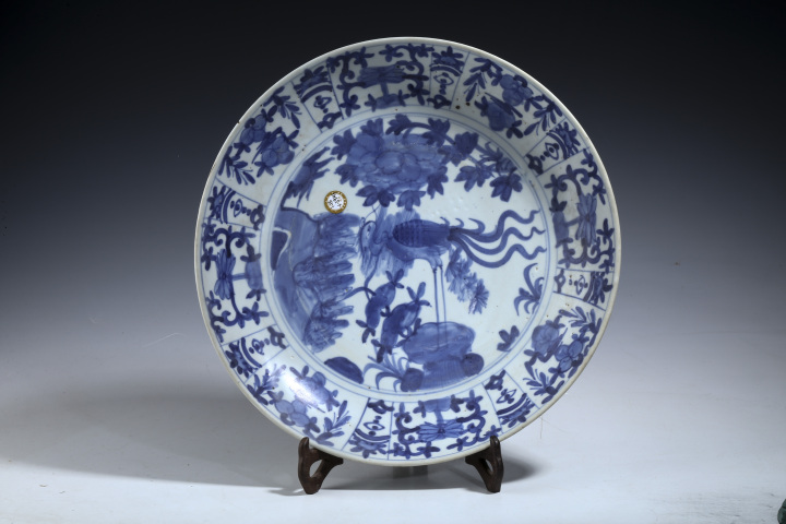 古玩陶瓷明代晚期?青花鳳凰牡丹紋大盤拍賣，當前價格13600元