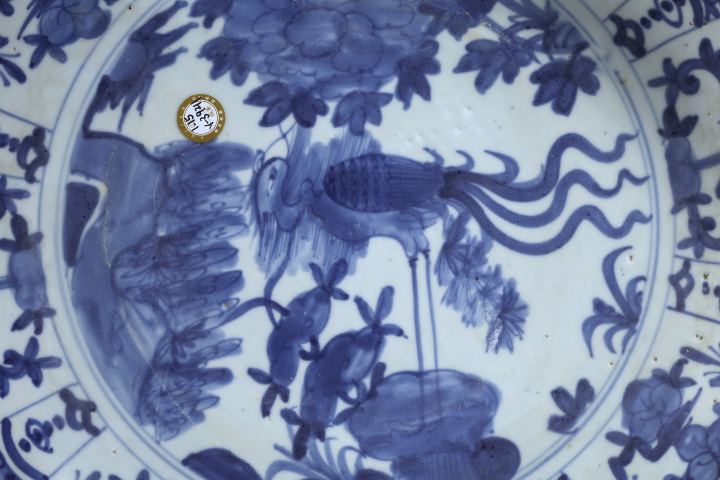 古玩陶瓷明代晚期?青花鳳凰牡丹紋大盤拍賣，當前價格13600元