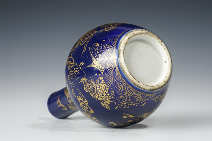 藍地描金團花紋小盌 雍正御製 款 唐物 中国古玩 中国美術 旧家蔵出品 A804 藍地描金團花紋小盌 雍正御製 款 唐物 中国古玩 中国美術