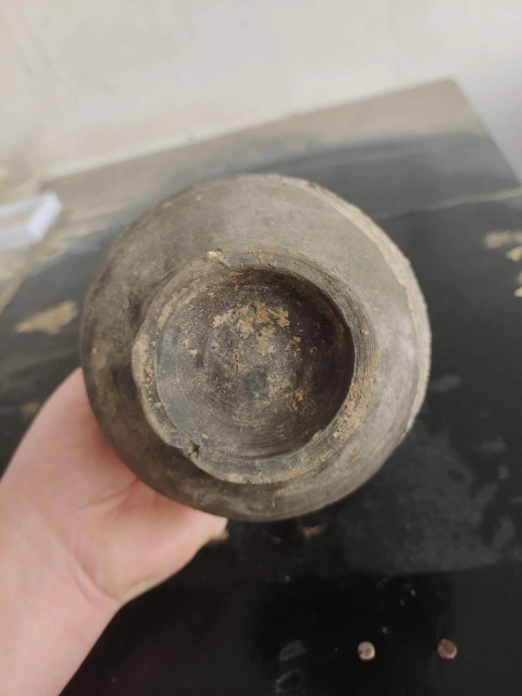 古玩陶瓷館藏級珍品秦漢黑陶彩繪漢壺拍賣,當(dāng)前價格980元