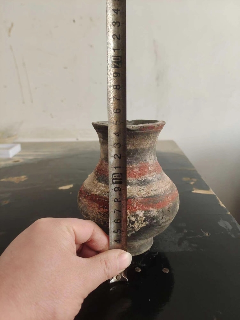 古玩陶瓷館藏級珍品秦漢黑陶彩繪漢壺拍賣,當(dāng)前價格980元