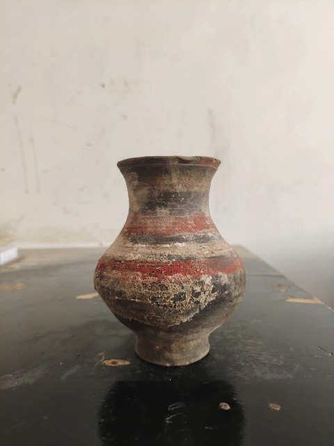 古玩陶瓷館藏級珍品秦漢黑陶彩繪漢壺拍賣,當(dāng)前價格980元