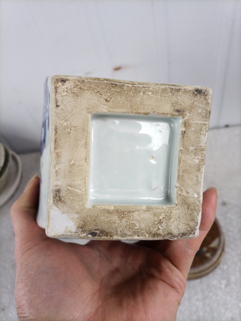 古玩陶瓷人物紋青花瓶拍賣，當前價格1600元