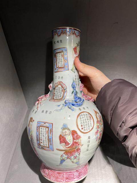 古玩陶瓷粉彩貼塑無雙譜瓶拍賣，當前價格120000元