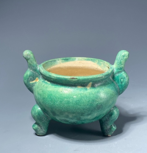 古玩陶瓷綠釉雙耳三足爐拍賣，當(dāng)前價(jià)格3500元