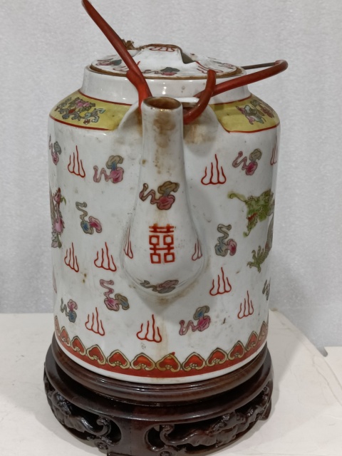 古玩陶瓷粉彩龍鳳紋提梁壺拍賣，當(dāng)前價格680元