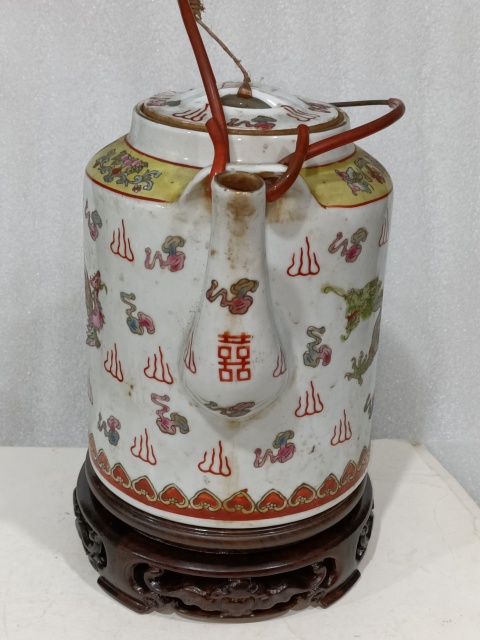古玩陶瓷粉彩龍鳳紋提梁壺拍賣，當(dāng)前價格680元