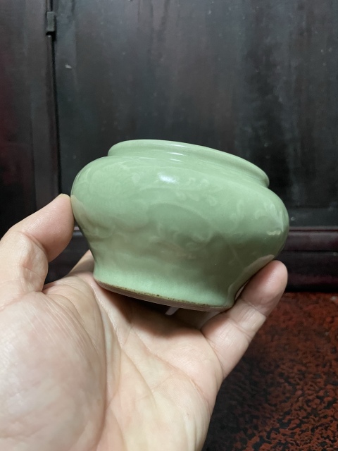 古玩陶瓷乾隆豆青釉花卉紋罐拍賣，當前價格3888元
