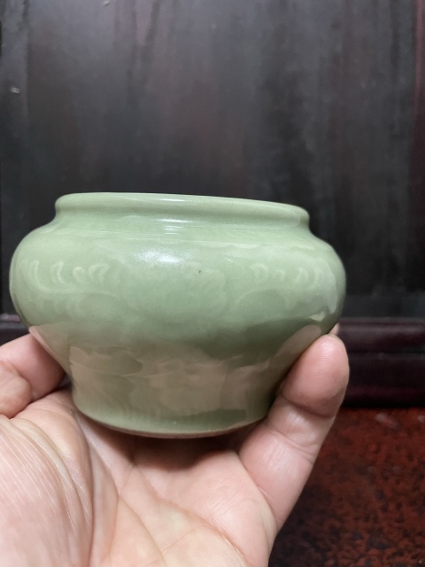 古玩陶瓷乾隆豆青釉花卉紋罐拍賣，當前價格3888元
