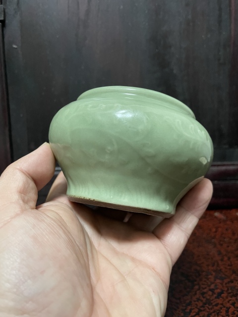 古玩陶瓷乾隆豆青釉花卉紋罐拍賣，當前價格3888元
