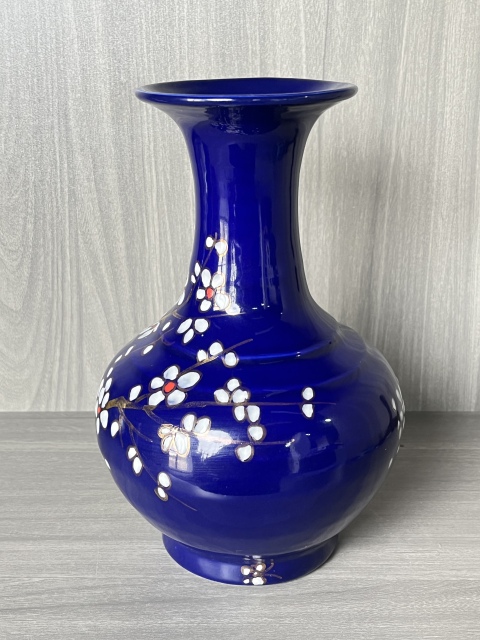 古玩陶瓷解放初 極品藍釉粉彩梅花圖賞瓶拍賣，當前價格380元