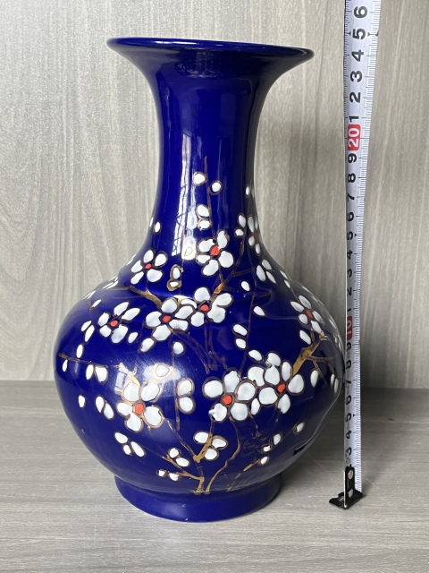 古玩陶瓷解放初 極品藍釉粉彩梅花圖賞瓶拍賣，當前價格380元