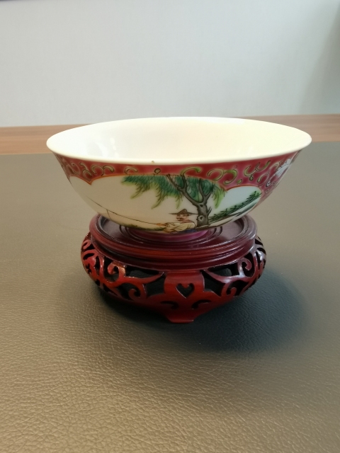 古玩陶瓷江西名瓷粉彩開光山水人物紋細(xì)路茶碗拍賣,當(dāng)前價格1400元