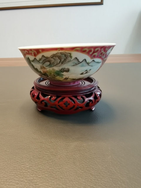 古玩陶瓷江西名瓷粉彩開光山水人物紋細(xì)路茶碗拍賣,當(dāng)前價格1400元