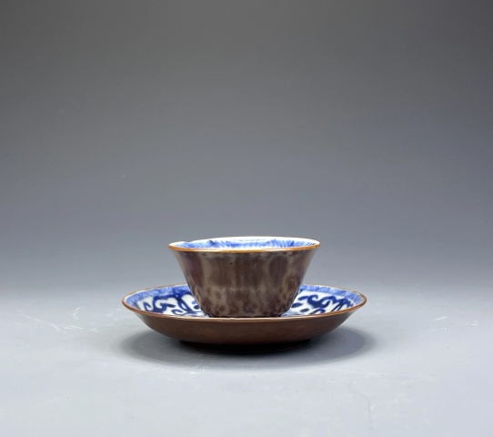古玩陶瓷外紫金釉內(nèi)青花杯盤拍賣，當(dāng)前價格1850元
