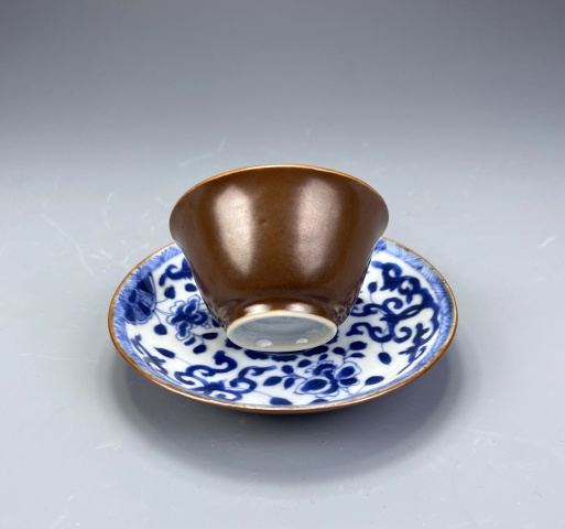 古玩陶瓷外紫金釉內(nèi)青花杯盤拍賣，當(dāng)前價格1850元