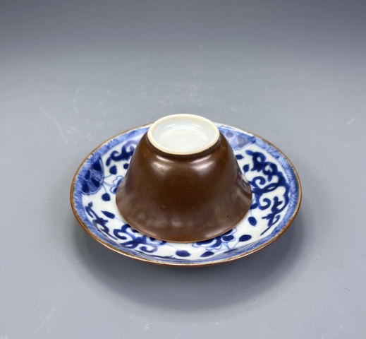 古玩陶瓷外紫金釉內(nèi)青花杯盤拍賣，當(dāng)前價格1850元