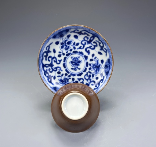 古玩陶瓷外紫金釉內(nèi)青花杯盤拍賣，當(dāng)前價格1850元