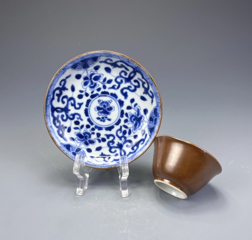 古玩陶瓷外紫金釉內(nèi)青花杯盤拍賣，當(dāng)前價格1850元