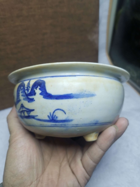 古玩陶瓷青花山水人物三足爐拍賣,當前價格600元