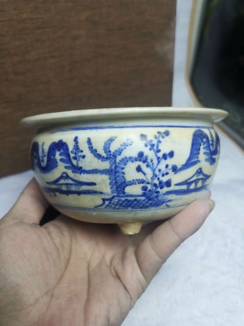 古玩陶瓷青花山水人物三足爐拍賣,當前價格600元