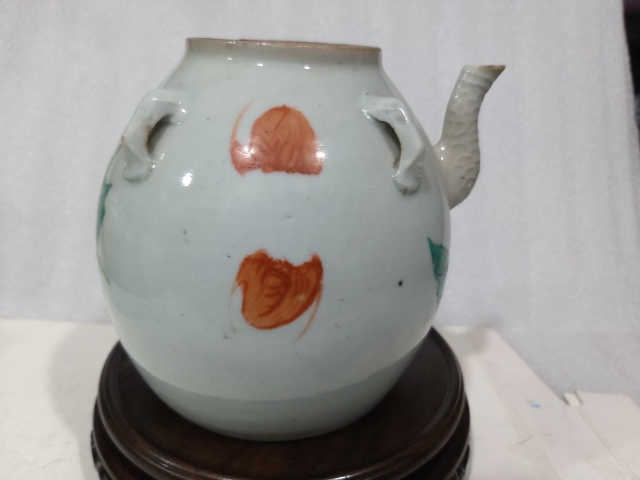 古玩陶瓷粉彩麒麟送子圖紋四系提梁壺拍賣,當(dāng)前價格1280元