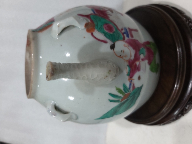 古玩陶瓷粉彩麒麟送子圖紋四系提梁壺拍賣,當(dāng)前價格1280元