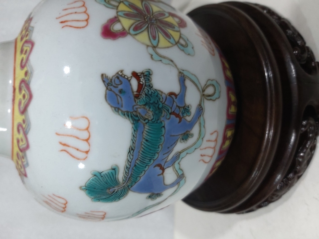 古玩陶瓷粉彩獅子滾繡球紋罐拍賣,當前價格680元