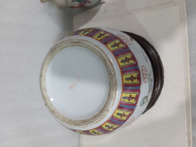 古玩陶瓷粉彩獅子滾繡球紋罐拍賣,當前價格680元