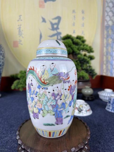古玩陶瓷百子鬧春彩繪蓋罐拍賣,當(dāng)前價(jià)格12800元