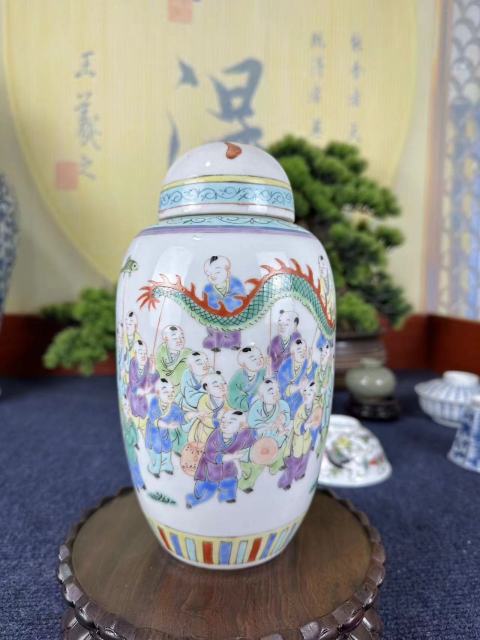 古玩陶瓷百子鬧春彩繪蓋罐拍賣,當(dāng)前價(jià)格12800元